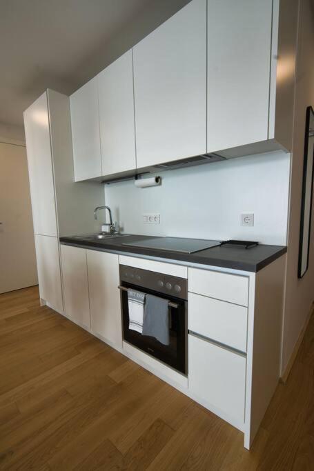 Modern Apartment Near Stadtpark Viena Exterior foto